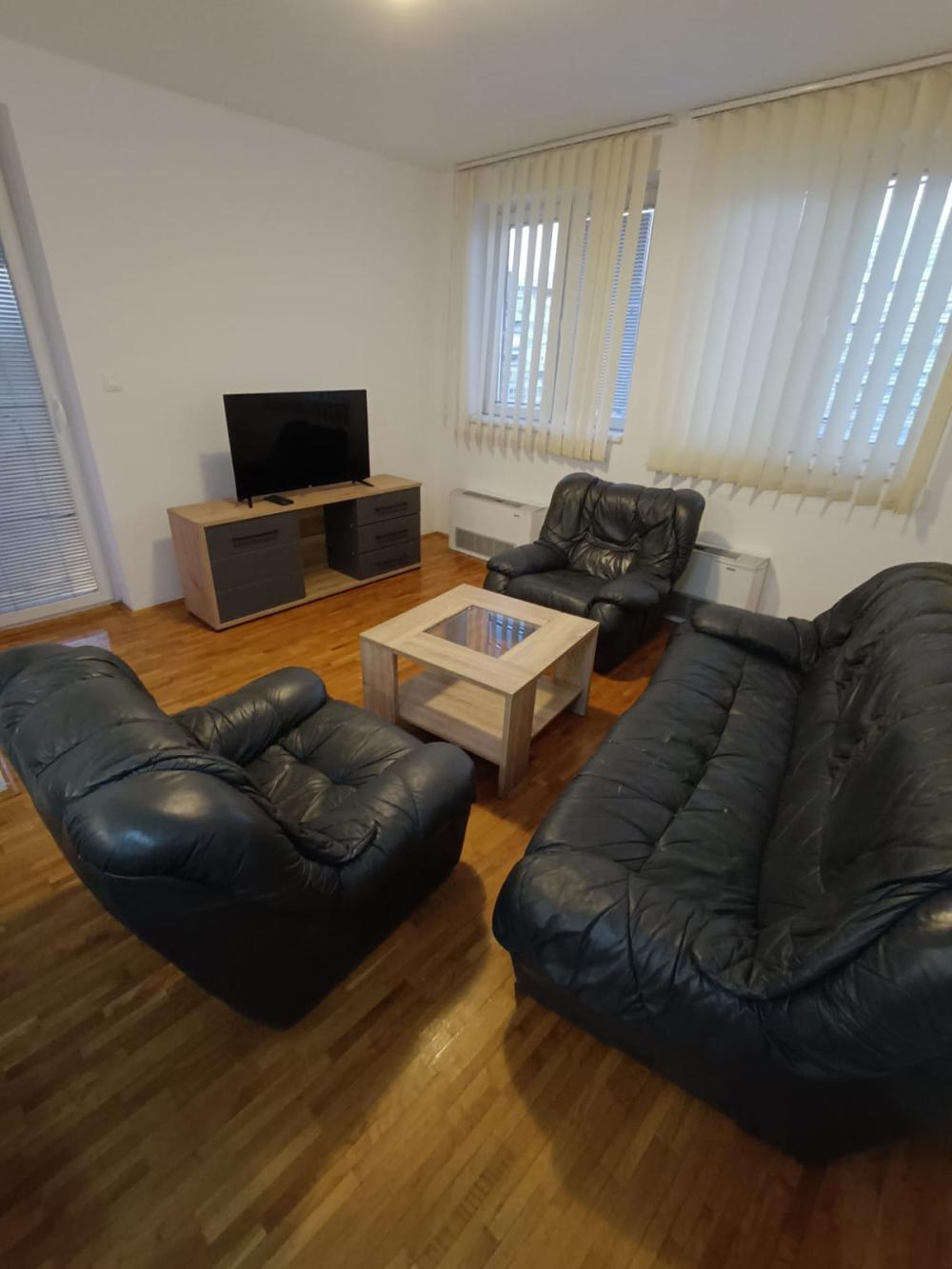 Glavna slika -Komforan 3.5 stan, novogranja na Crvenom Pevcu