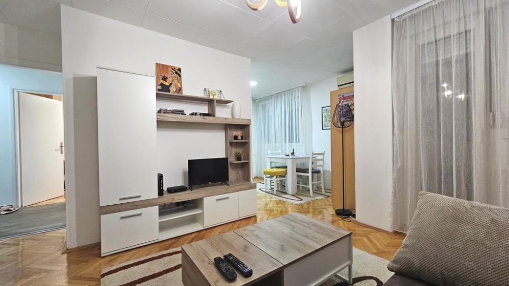 Slika 2 - Renoviran dvosoban stan na Bulevaru Nemanjića