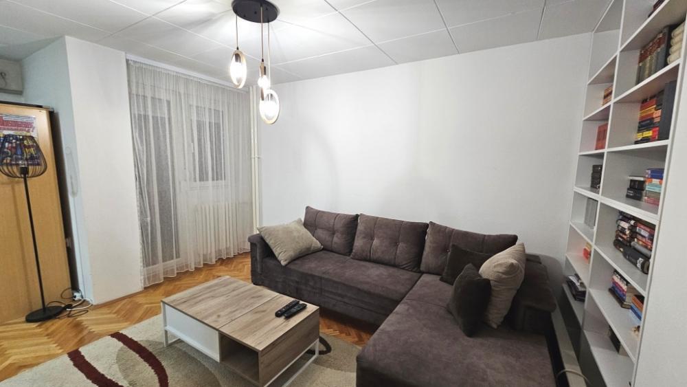 Glavna slika -Renoviran dvosoban stan na Bulevaru Nemanjića