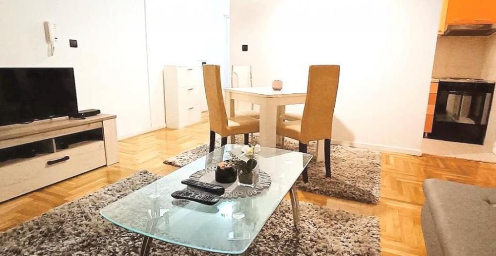 Slika 3 - Dvosoban, 45m2, Niš centar Niš, sa terasom