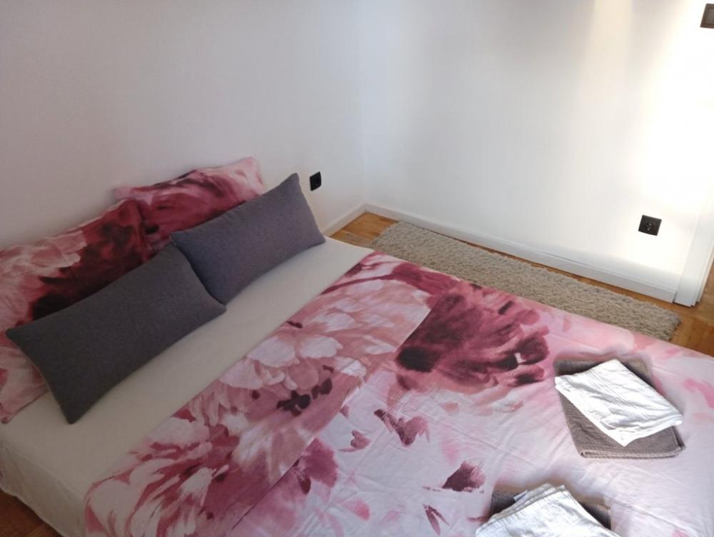 Slika 5 - Dvosoban, 45m2, Niš centar Niš, sa terasom