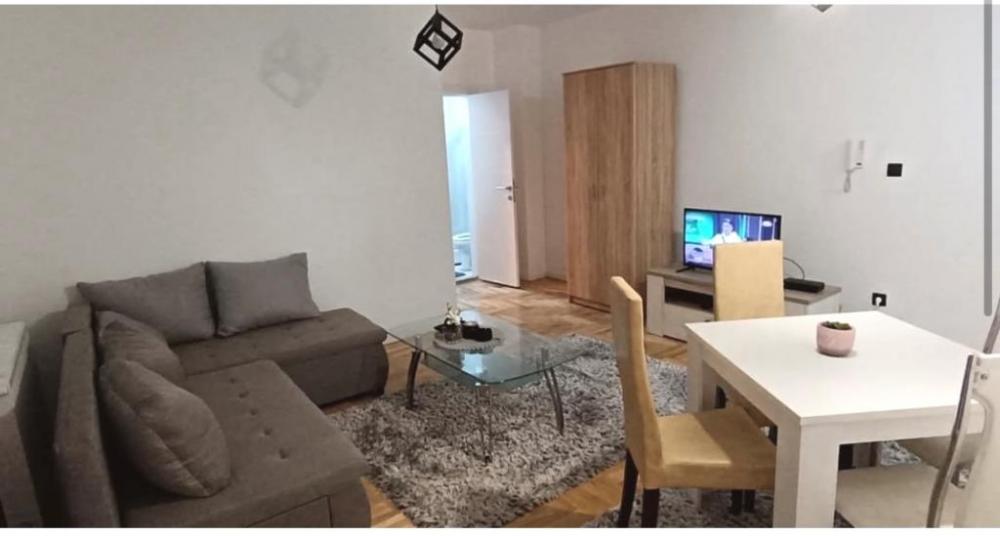 Slika 1 - Dvosoban, 45m2, Niš centar Niš, sa terasom