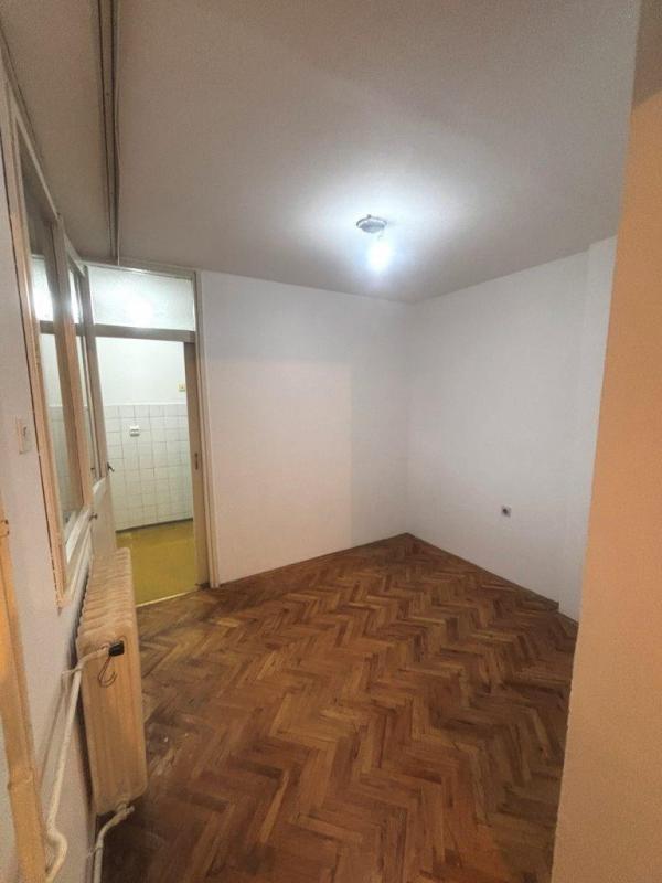 Slika 2 - Nenamešten dvosoban stan kod parka Sveti Sava