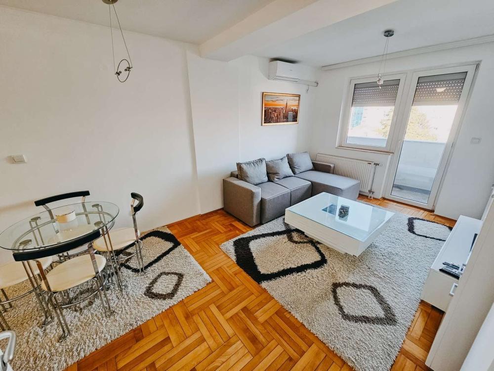 Glavna slika -Trosoban, 70m2, Crveni Pevac Niš, sa terasom, ima lift