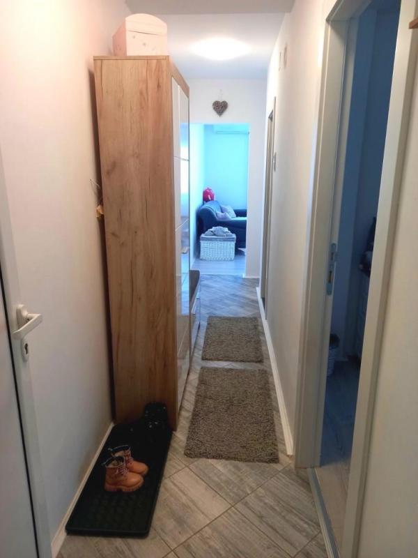 Slika 3 - Jednoiposoban, 56m2, Niš centar Niš, sa terasom