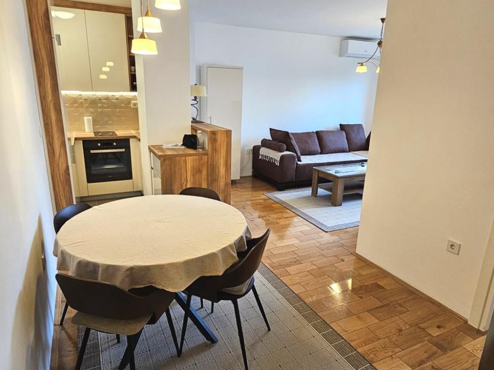 Slika 3 - Nov neuseljavan jednoiposoban stan u centru