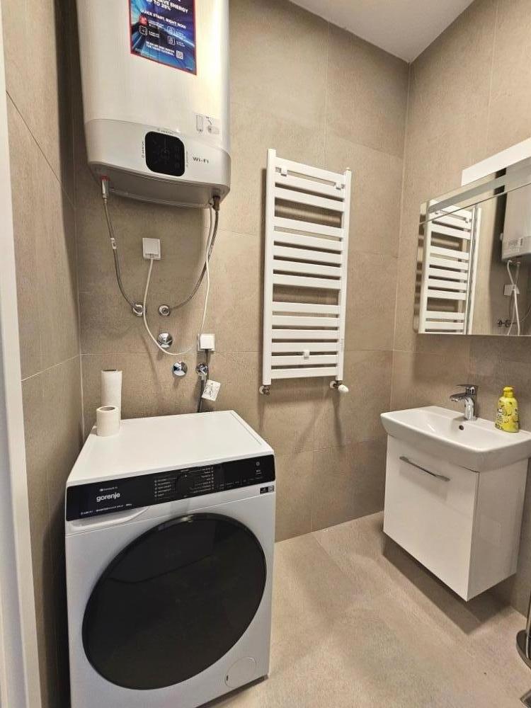 Slika 8 - Jednoiposoban stan sa parkinogm u modernom stambenom kompleksu na Bulevaru Nemanjića