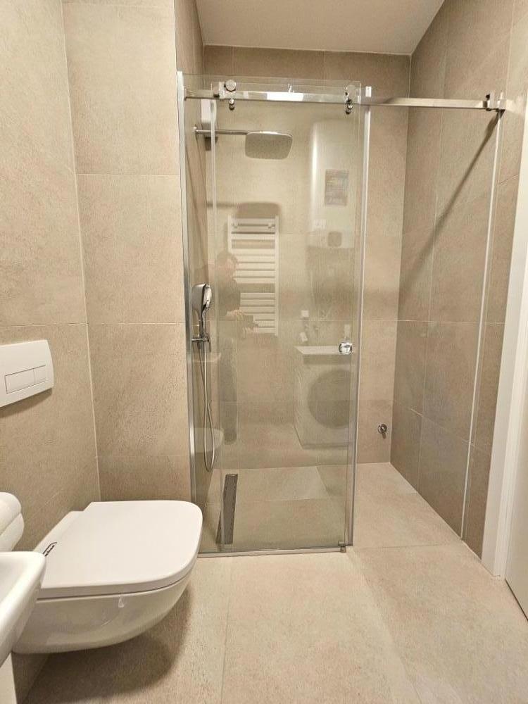 Slika 9 - Jednoiposoban stan sa parkinogm u modernom stambenom kompleksu na Bulevaru Nemanjića