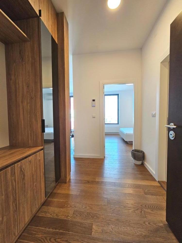 Slika 7 - Jednoiposoban stan sa parkinogm u modernom stambenom kompleksu na Bulevaru Nemanjića