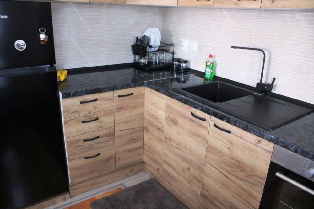 Slika 2 - Luksuzan dvoiposoban stan sa parkingom na Paliluli