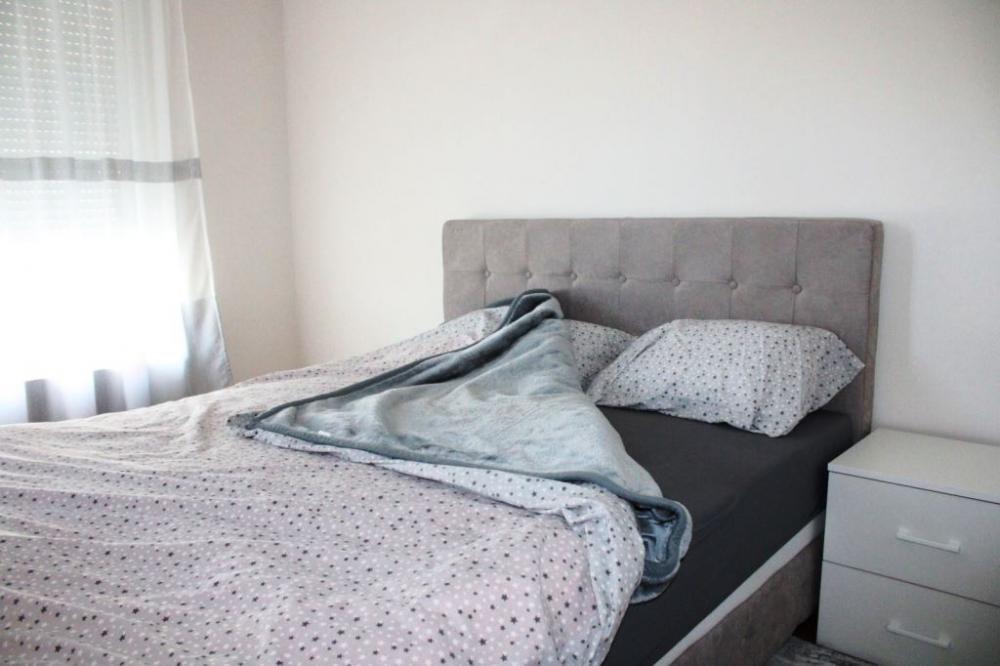 Slika 4 - Luksuzan dvoiposoban stan sa parkingom na Paliluli