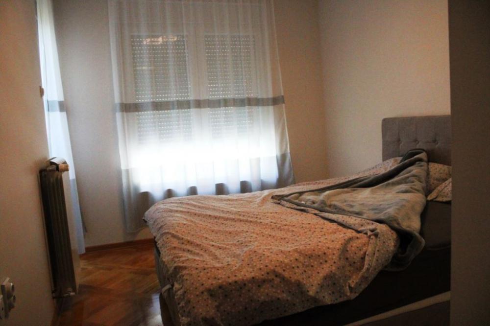 Slika 5 - Luksuzan dvoiposoban stan sa parkingom na Paliluli