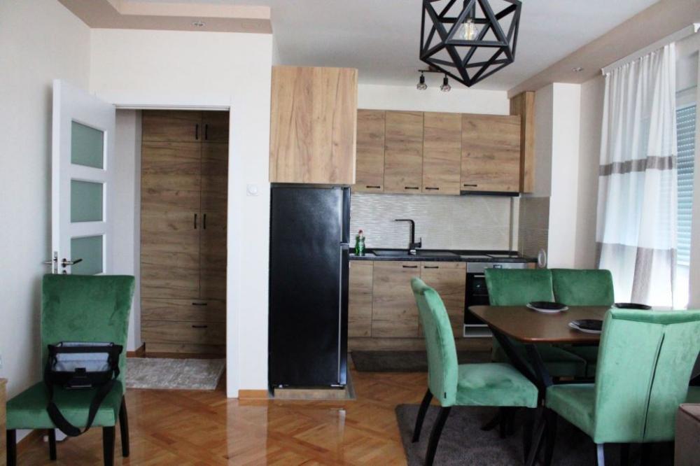 Glavna slika -Luksuzan dvoiposoban stan sa parkingom na Paliluli