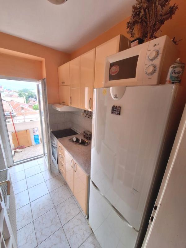 Slika 4 - Dvosoban, 60m2, Niš centar Niš, sa terasom, ima lift