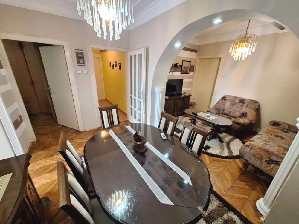 Slika 1 - Dvosoban, 60m2, Niš centar Niš, sa terasom, ima lift