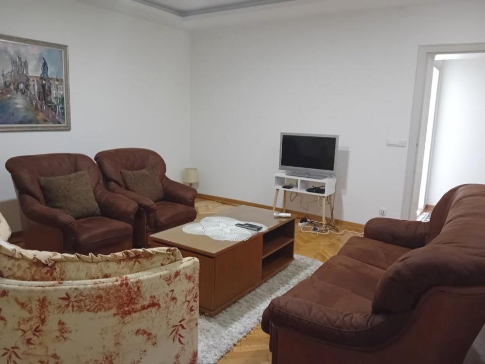 Slika 1 - Trosoban, 71m2, Niš centar Niš, sa terasom