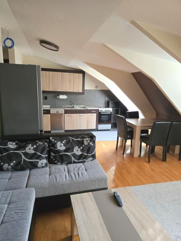 Slika 1 - Dvoiposoban stan kod Pravnog fakulteta