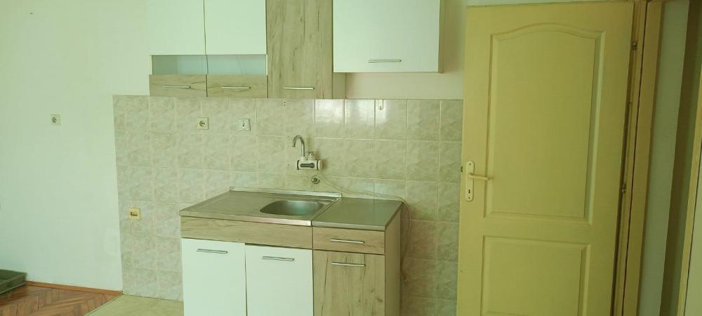 Slika 3 - Stan sa parkingom u centru