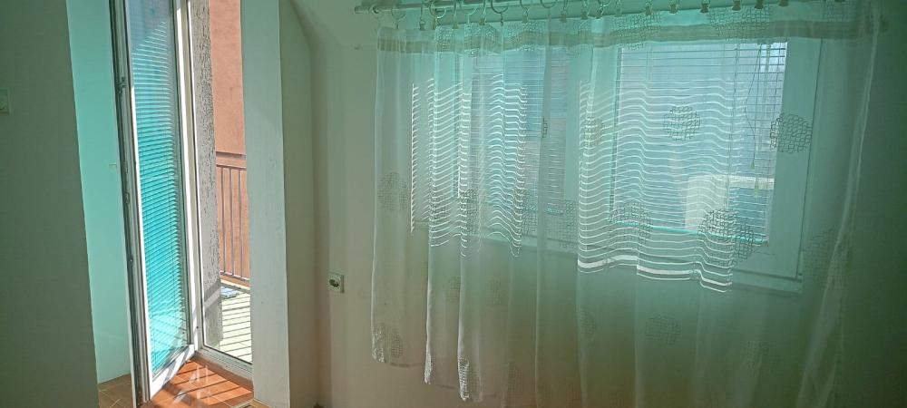 Slika 1 - Stan sa parkingom u centru