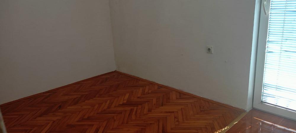 Slika 5 - Stan sa parkingom u centru