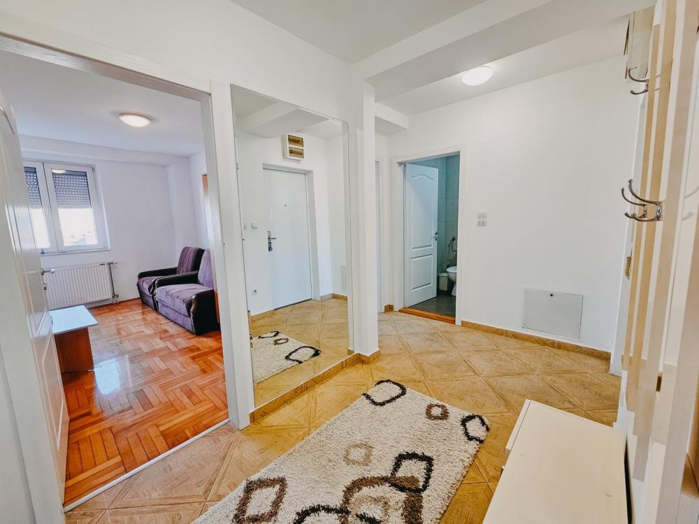 Slika 1 - Trosoban, 70m2, Voždova Niš, ima lift