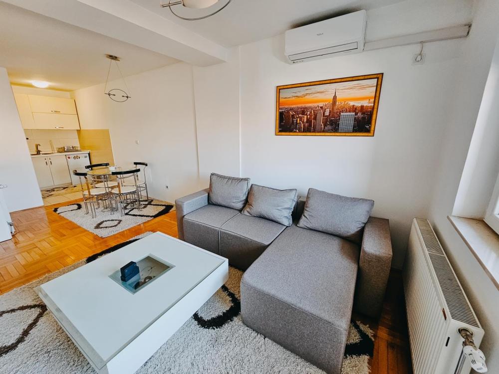 Slika 0 - Trosoban, 70m2, Voždova Niš, ima lift