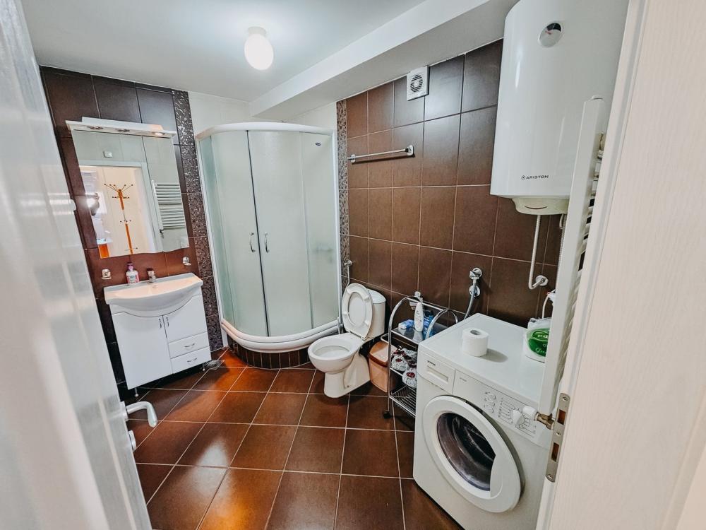 Slika 10 - Trosoban, 70m2, Voždova Niš, ima lift