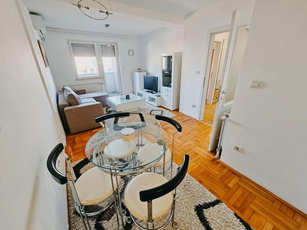 Slika 6 - Trosoban, 70m2, Voždova Niš, ima lift