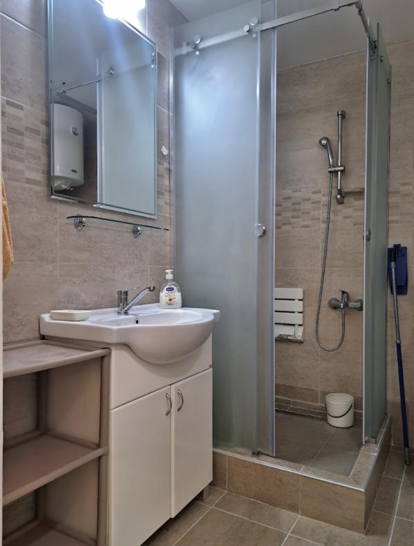 Slika 7 - Dvosoban, 60m2, Duvanište Niš, sa terasom, ima lift