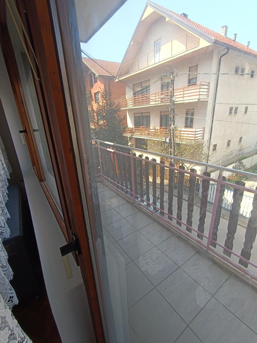 Slika 9 - Komforan stan sa 2 velike terase, Durlan Niš