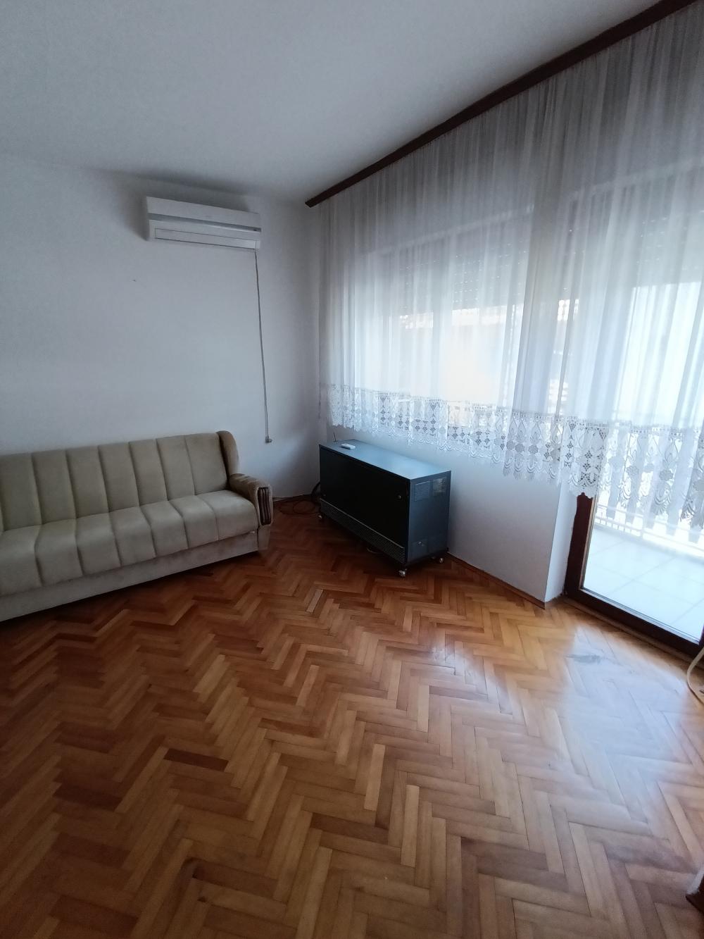 Slika 3 - Komforan stan sa 2 velike terase, Durlan Niš