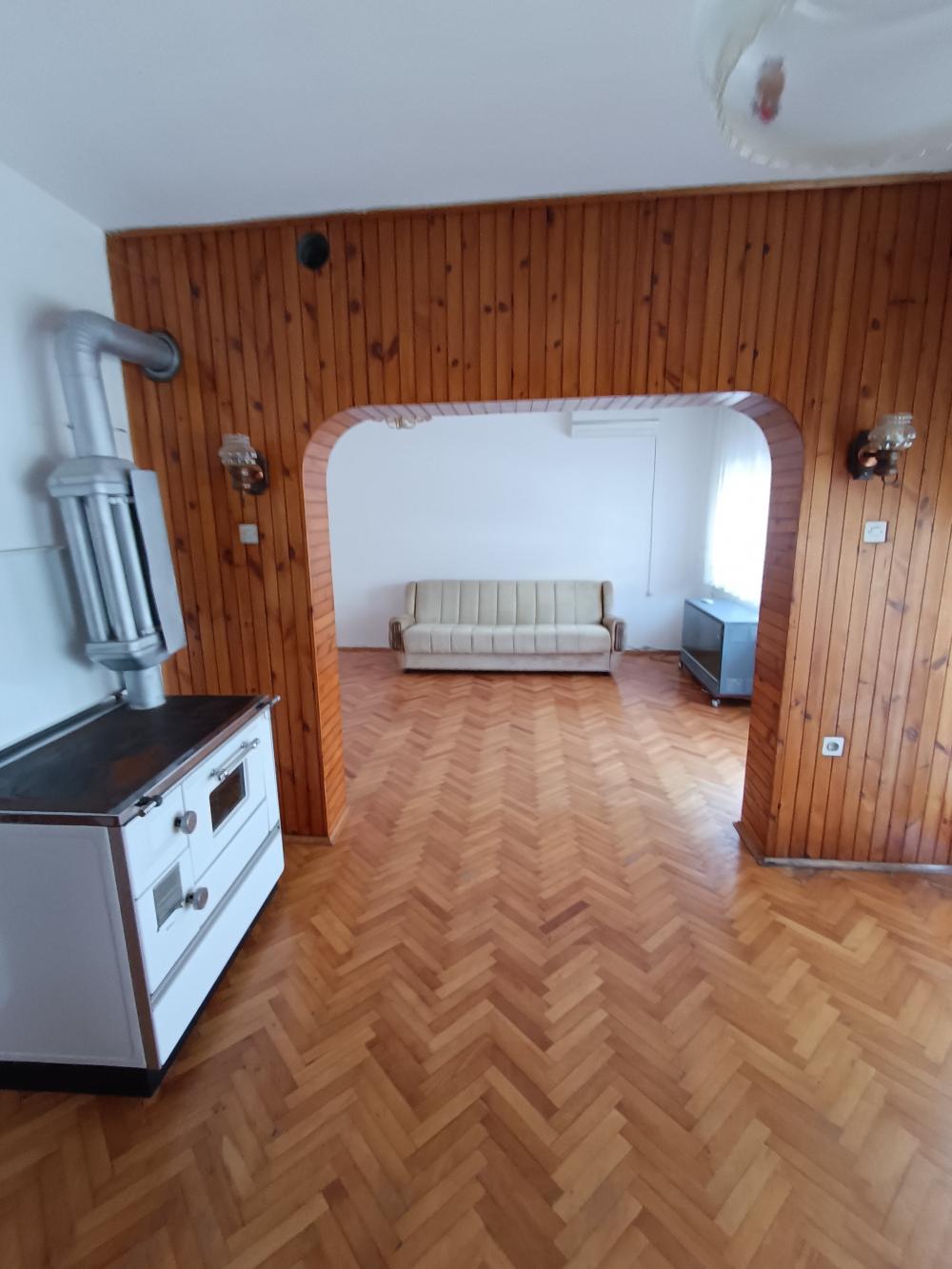 Slika 5 - Komforan stan sa 2 velike terase, Durlan Niš