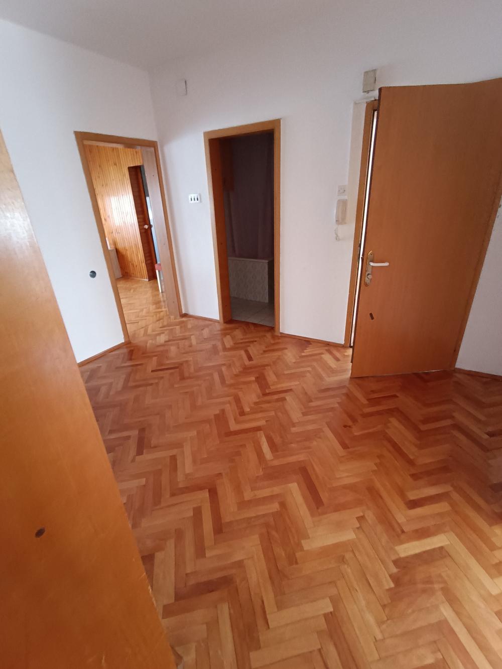 Slika 1 - Komforan stan sa 2 velike terase, Durlan Niš