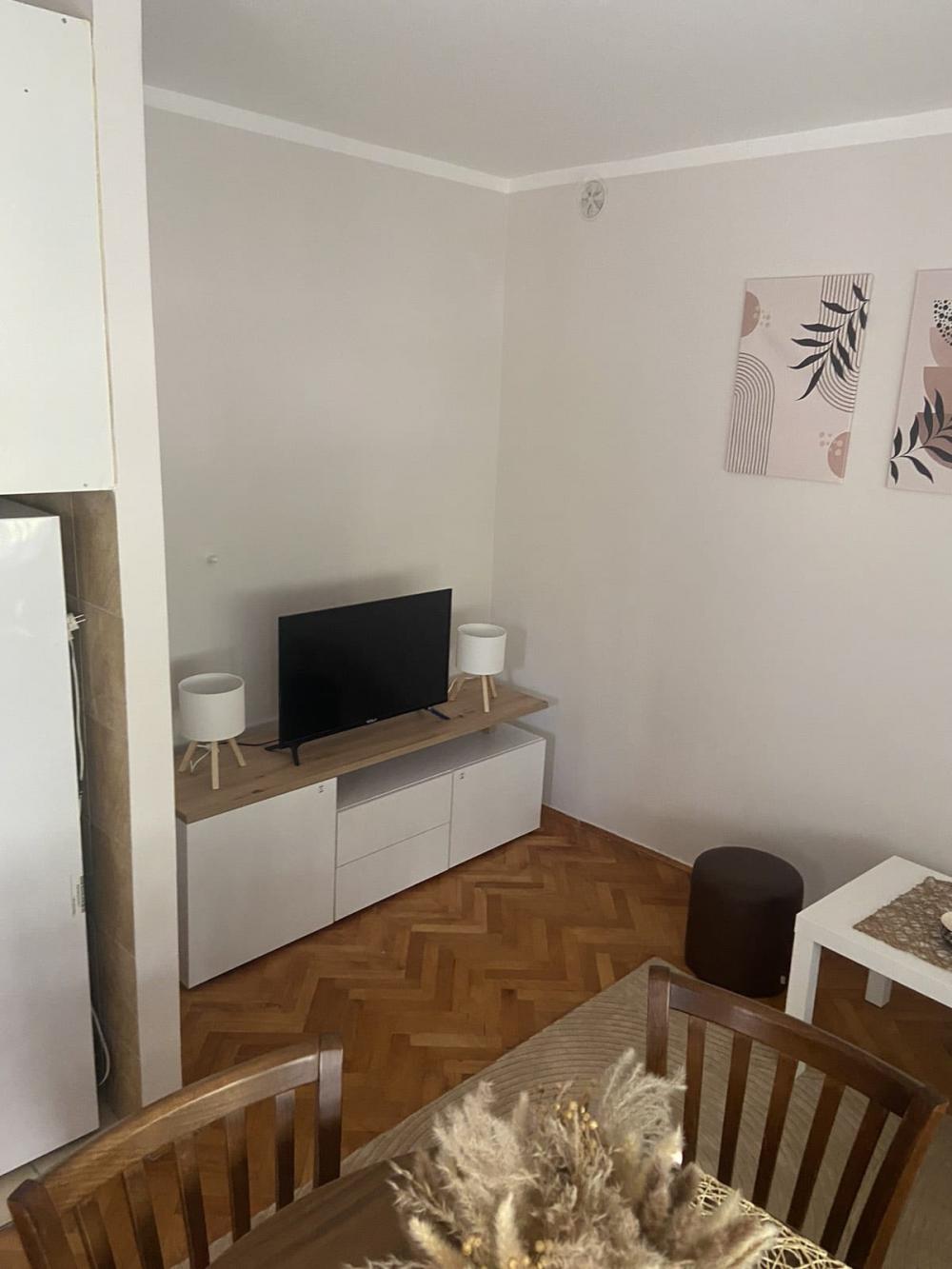 Slika 5 - Stan sa parkingom, u blizini Svetosavskog parka i Delta Planeta