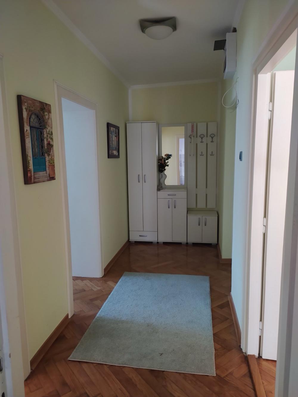 Slika 3 - Moderan 2.0 stan sa terasom u strogom centru