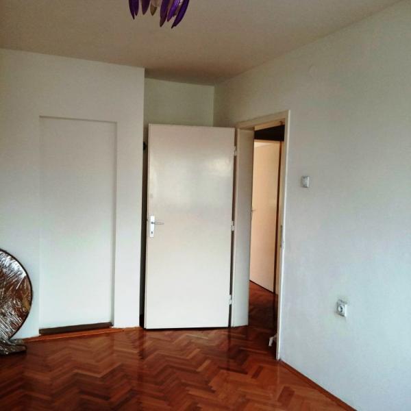 Slika 3 - Nenamešten trosoban stan u kući, Palilula