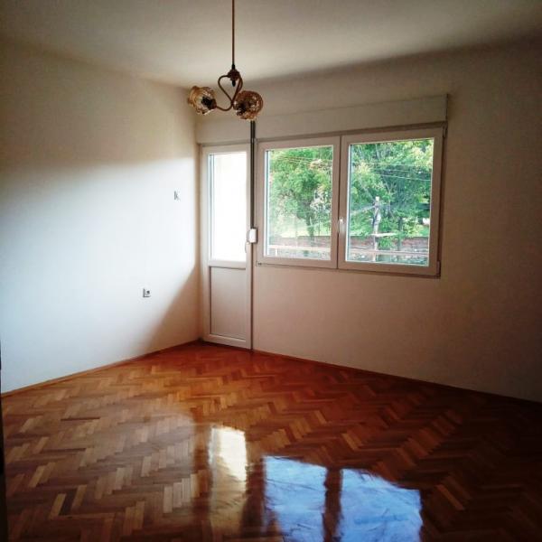 Slika 2 - Nenamešten trosoban stan u kući, Palilula