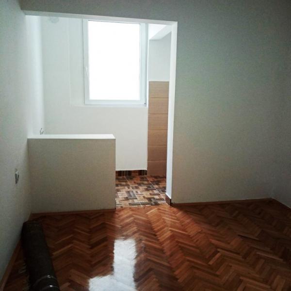 Slika 5 - Nenamešten trosoban stan u kući, Palilula