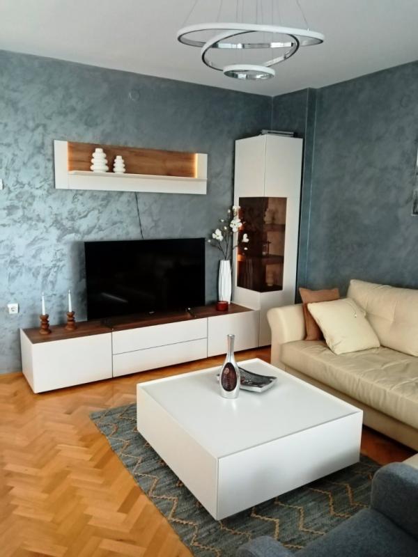 Slika 1 - Lux dvoiposoban stan na atraktivnoj lokaciji na Bulevaru Nemanjića