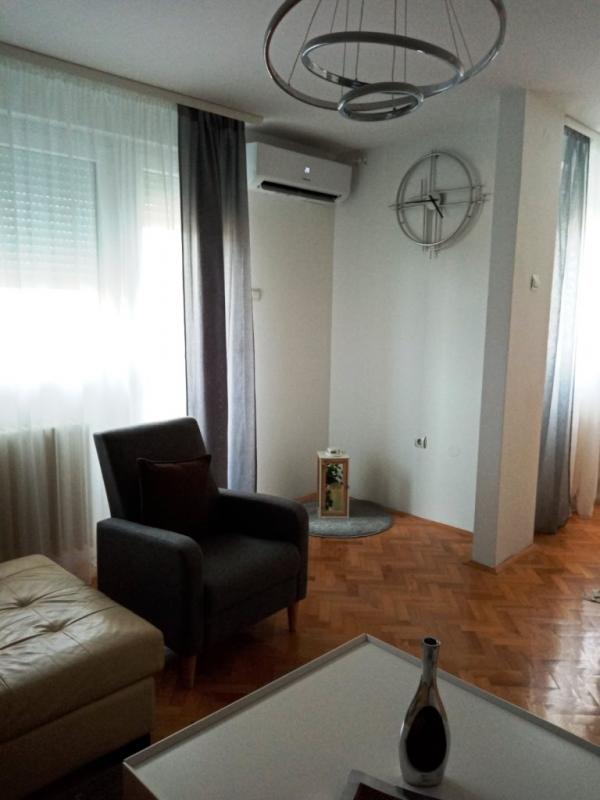 Slika 2 - Lux dvoiposoban stan na atraktivnoj lokaciji na Bulevaru Nemanjića