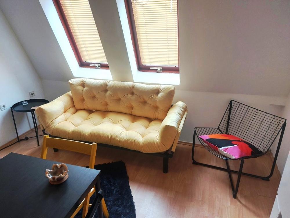 Glavna slika -Jednoiposoban stan u centru