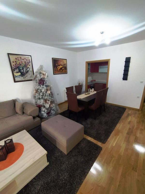 Glavna slika -Lepo uređen dvoiposoban stan kod Doma zdravlja