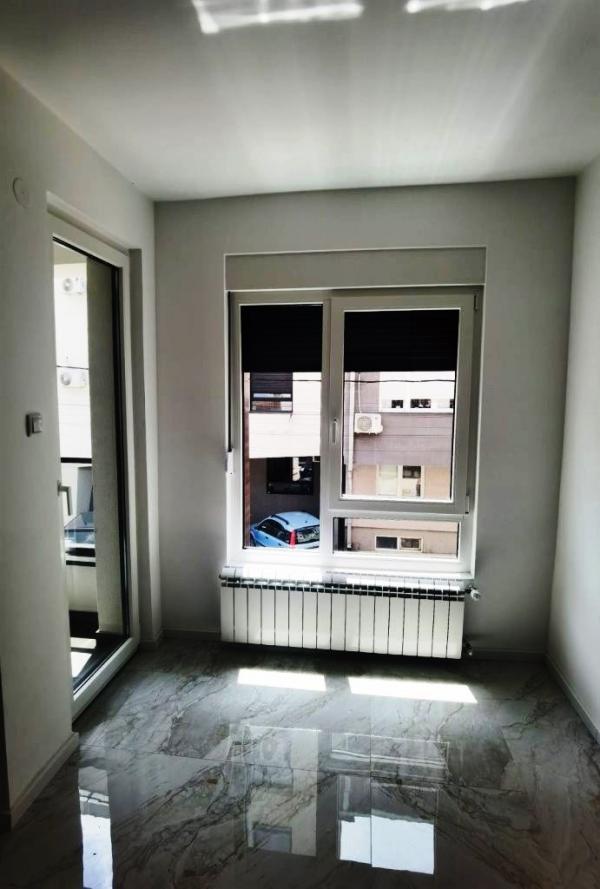 Slika 2 - Nov neuseljavan, nenamešten dvoiposoban stan sa parkingom na odličnoj lokaciji kod Doma zdravlja