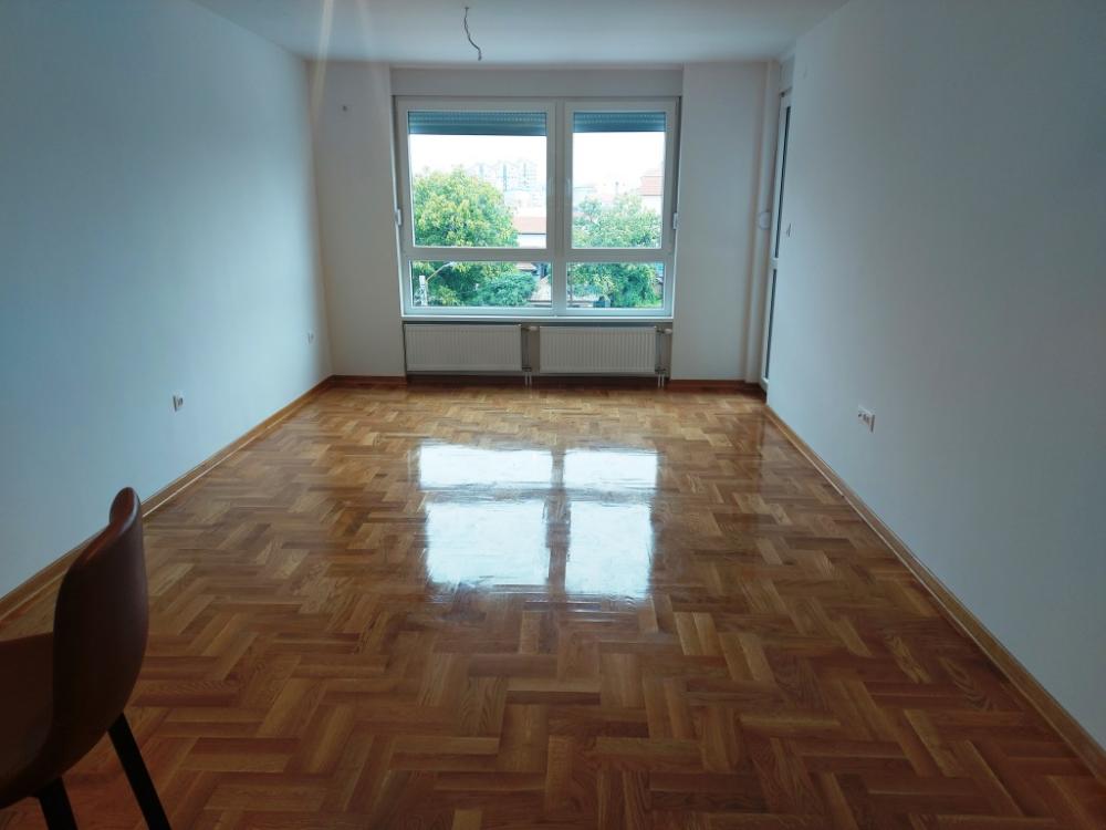 Slika 1 - Nenamešten jednoiposoban stan na Paliluli