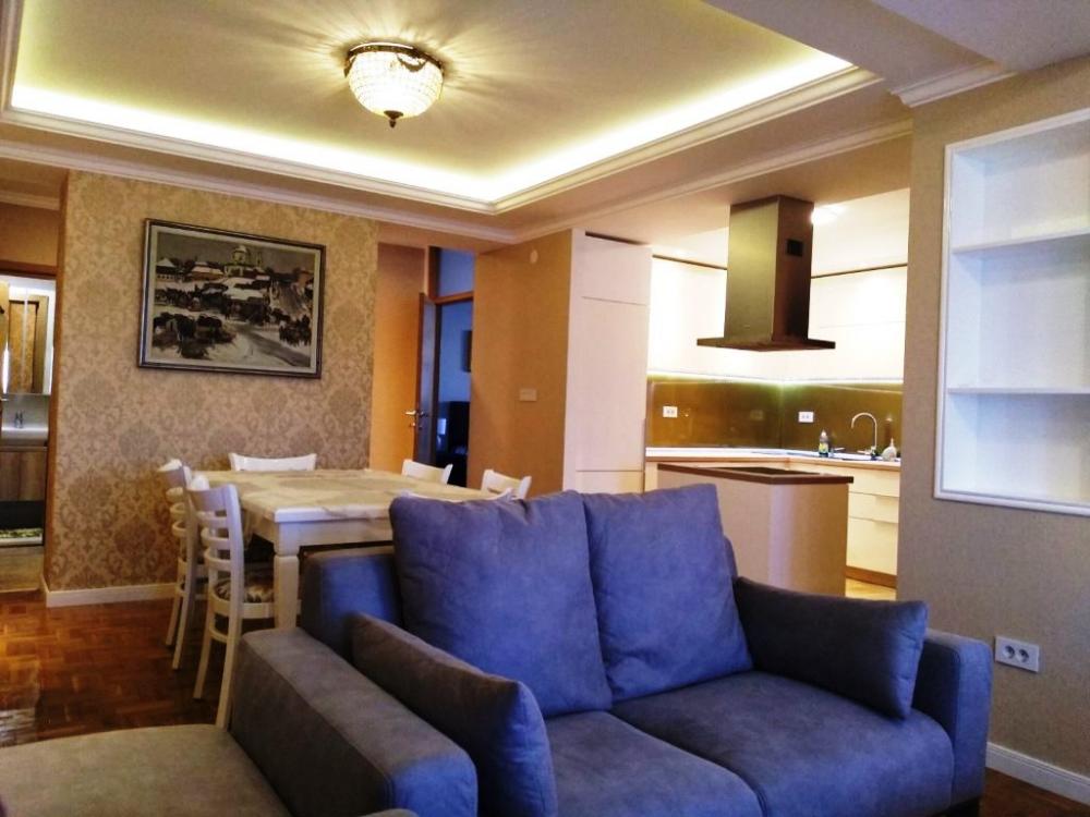 Slika 1 - Lux troiposoban stan sa garažom u strogom centru grada