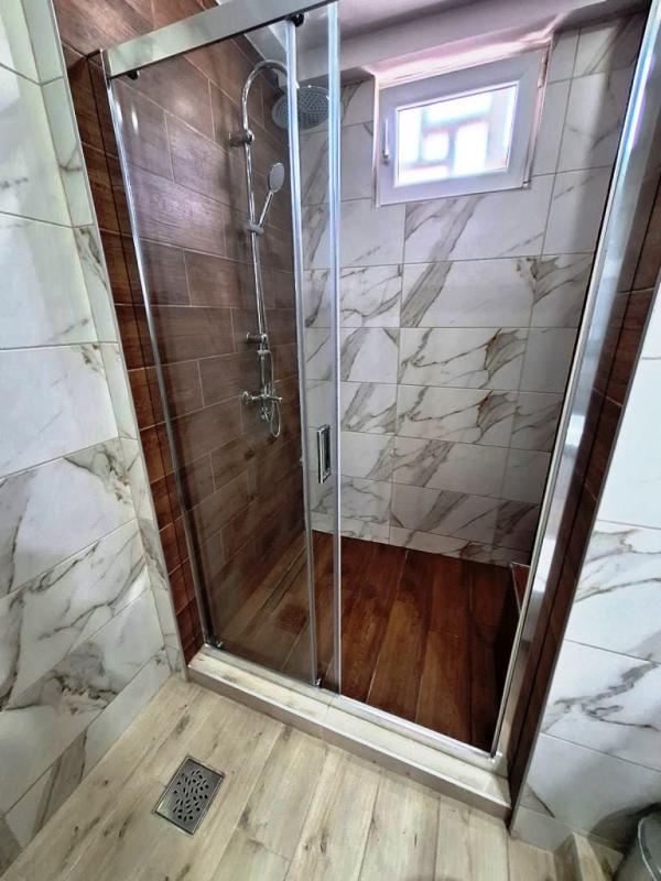 Slika 5 - Lepo opremljen jednoiposoban stan sa parkingom u dvorištu zgrade kod Medicinskog fakulteta