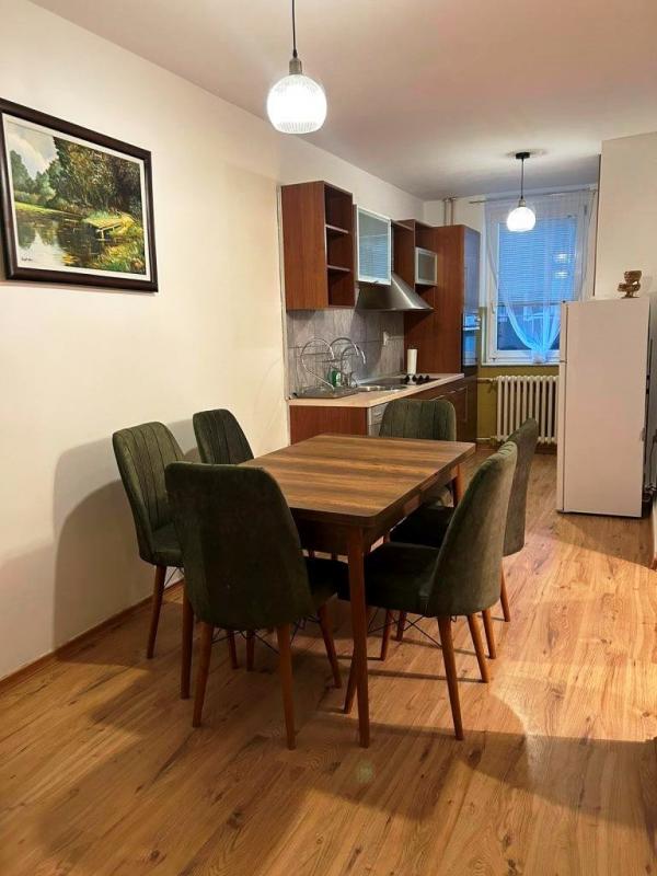 Slika 6 - Lep trosoban stan u centru